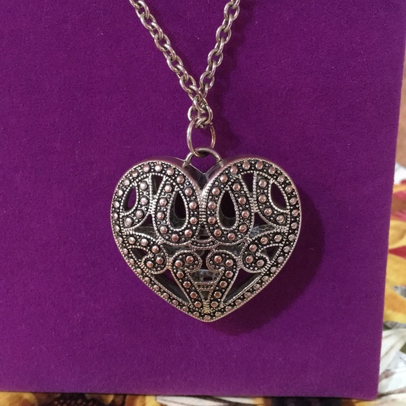 George(Walmart) Necklace. Silver tone. 16 1/4 inches long. (3 for $15) - Picture 4 of 4